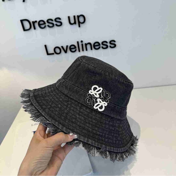 Loewe Accessories - Loewe women’s bucket hats